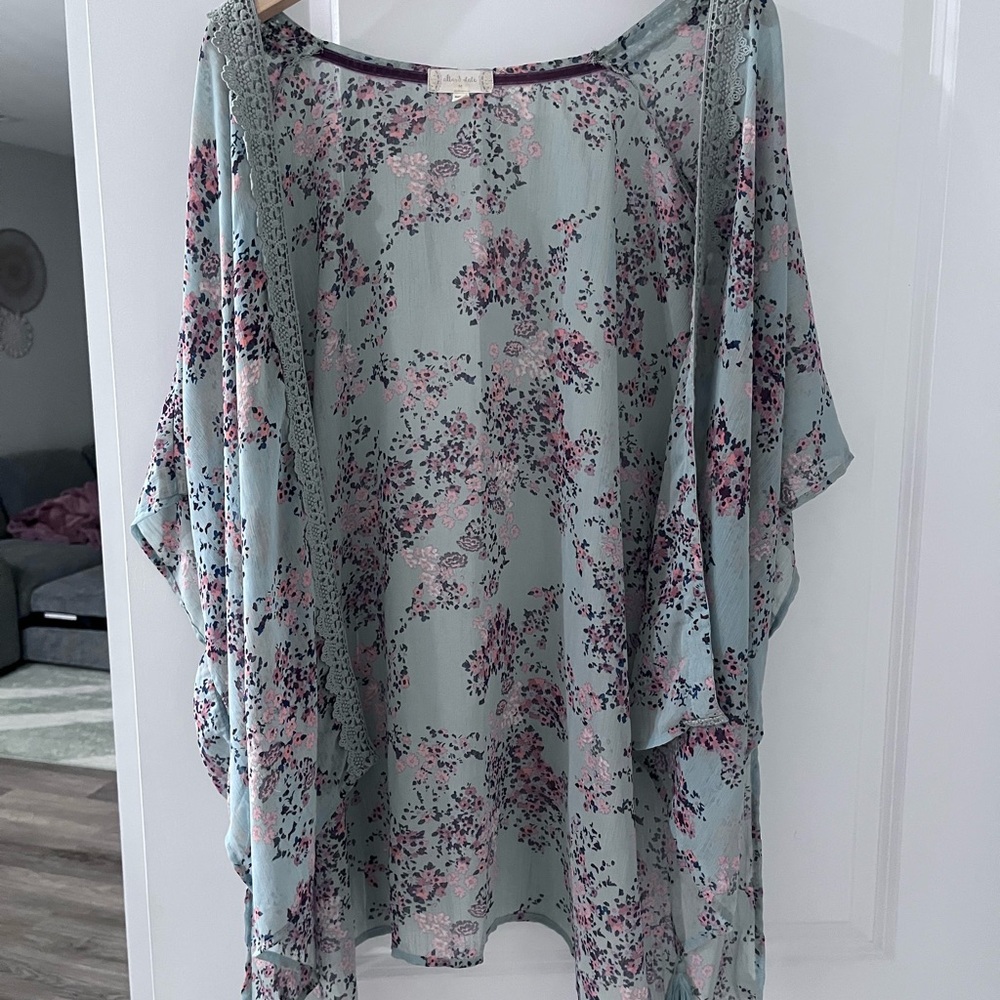 🛍️ Altar’d State Blue Floral Women's Kimono